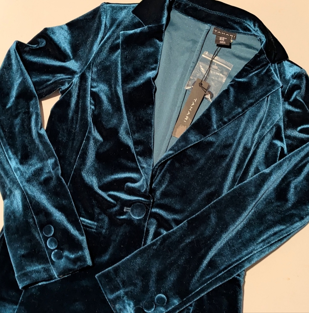 Tahari Blue Velvet Blazer Size XS New with Tag